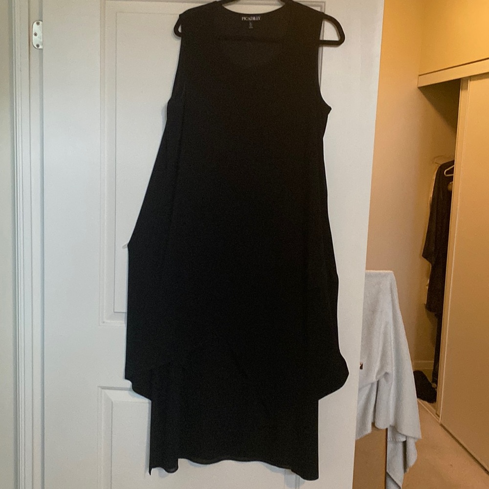 Black sleeveless dress